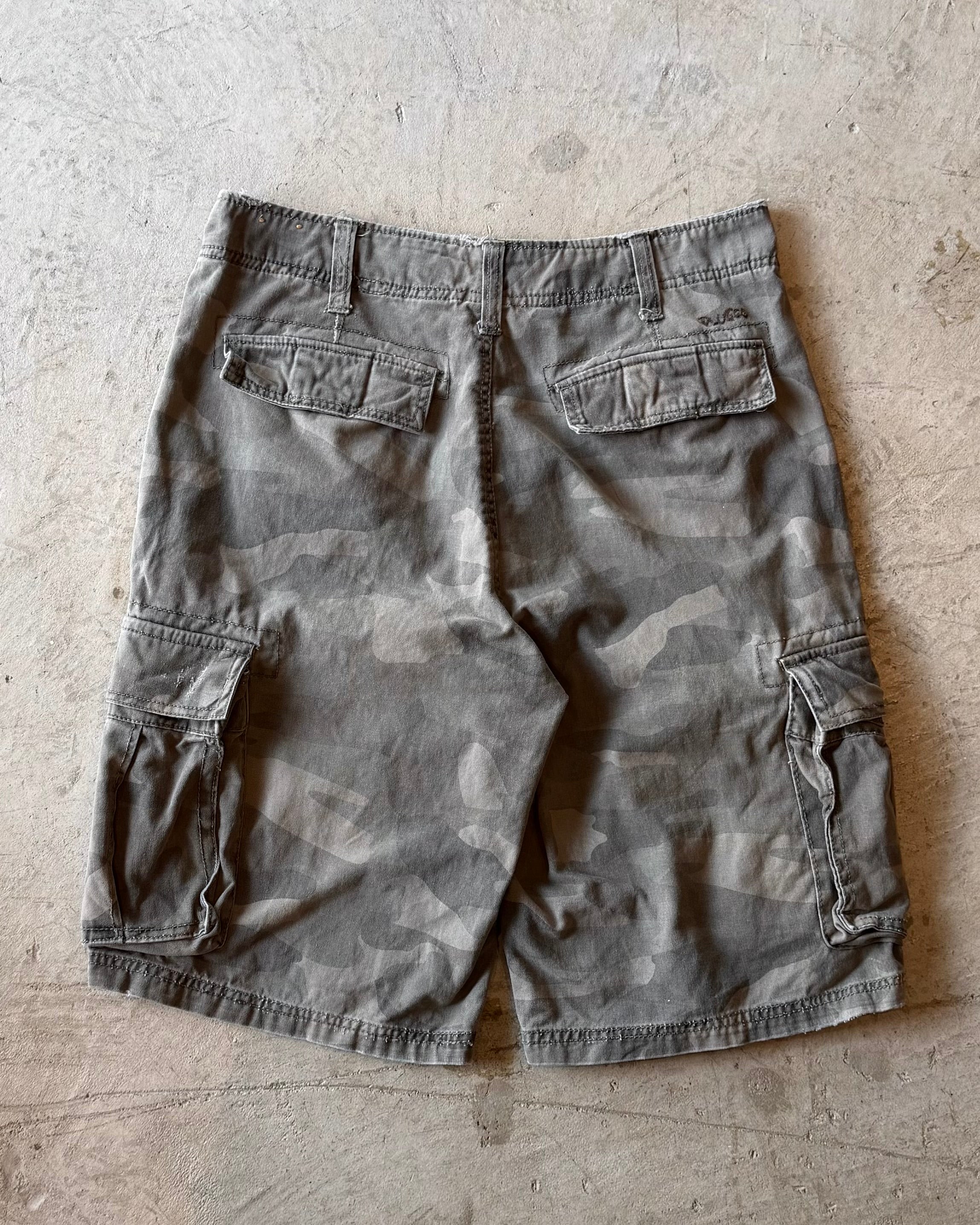 90’s “LUCC” camouflage cargo shorts