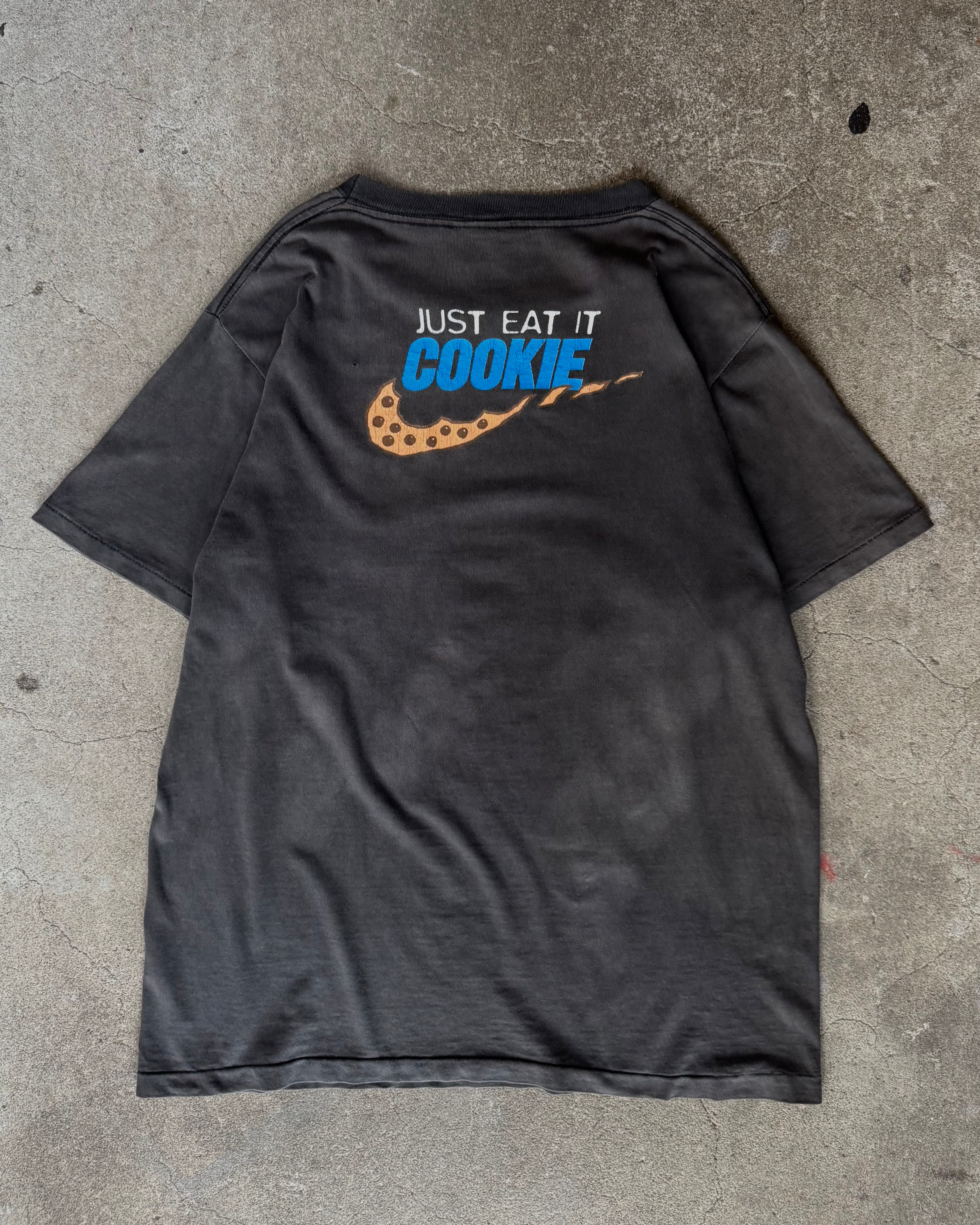 90’s Sesame Street
“Cookie monster” character t-shirt MEDIUM