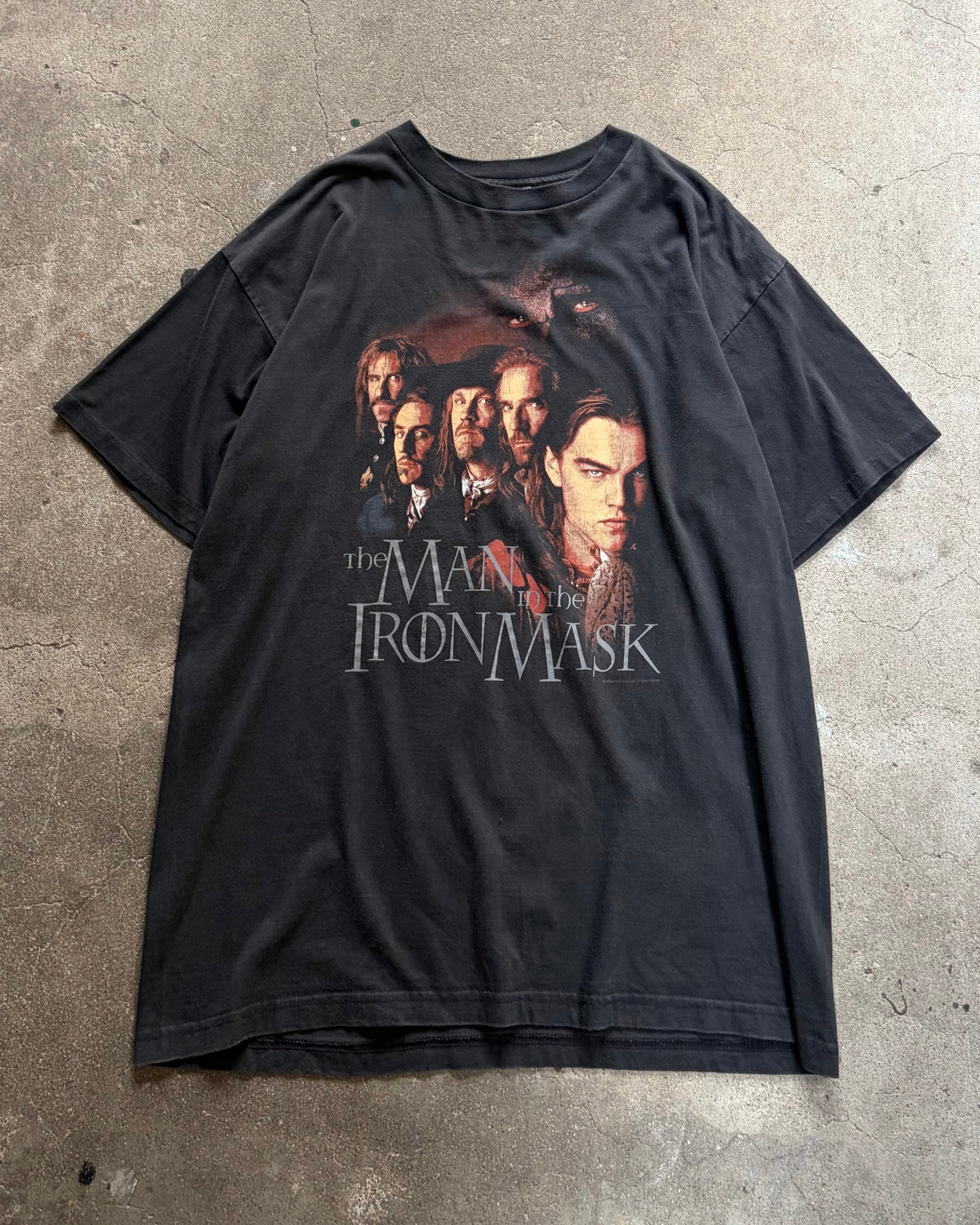 90’s “The Man in the Iron Mask”
Movie t-shirt X-large