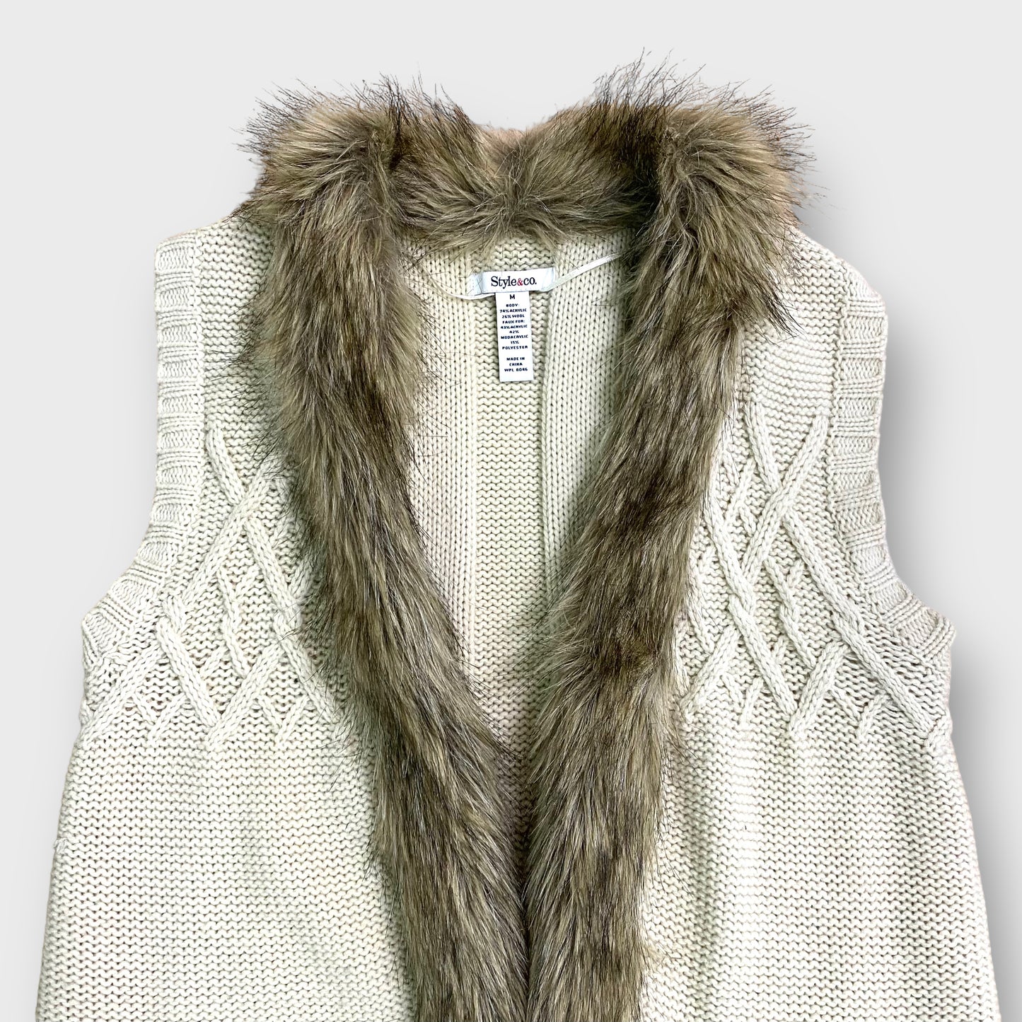 Fur design knit vest