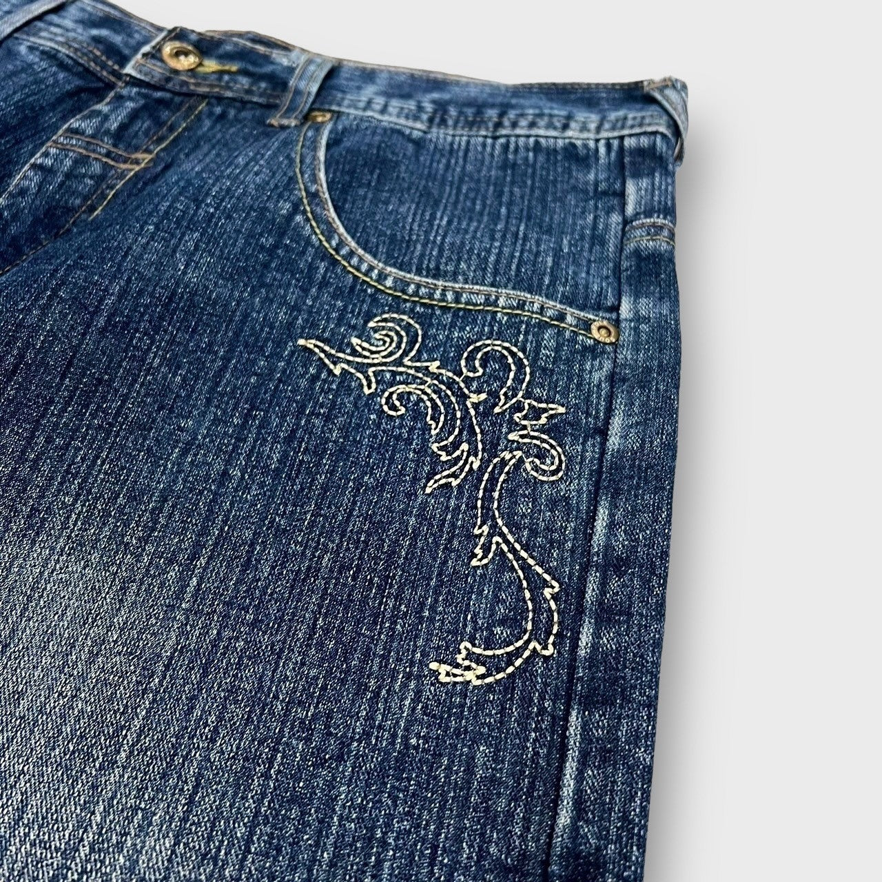 90’s "SOUTH POLE"
Wide denim pants