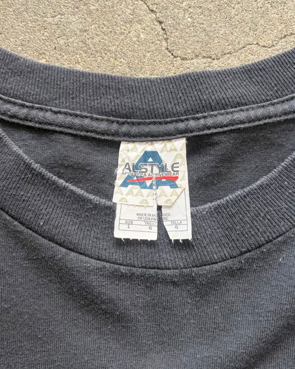 00’s Michael Jackson
“You Are Not Alone” artist t-shirt large