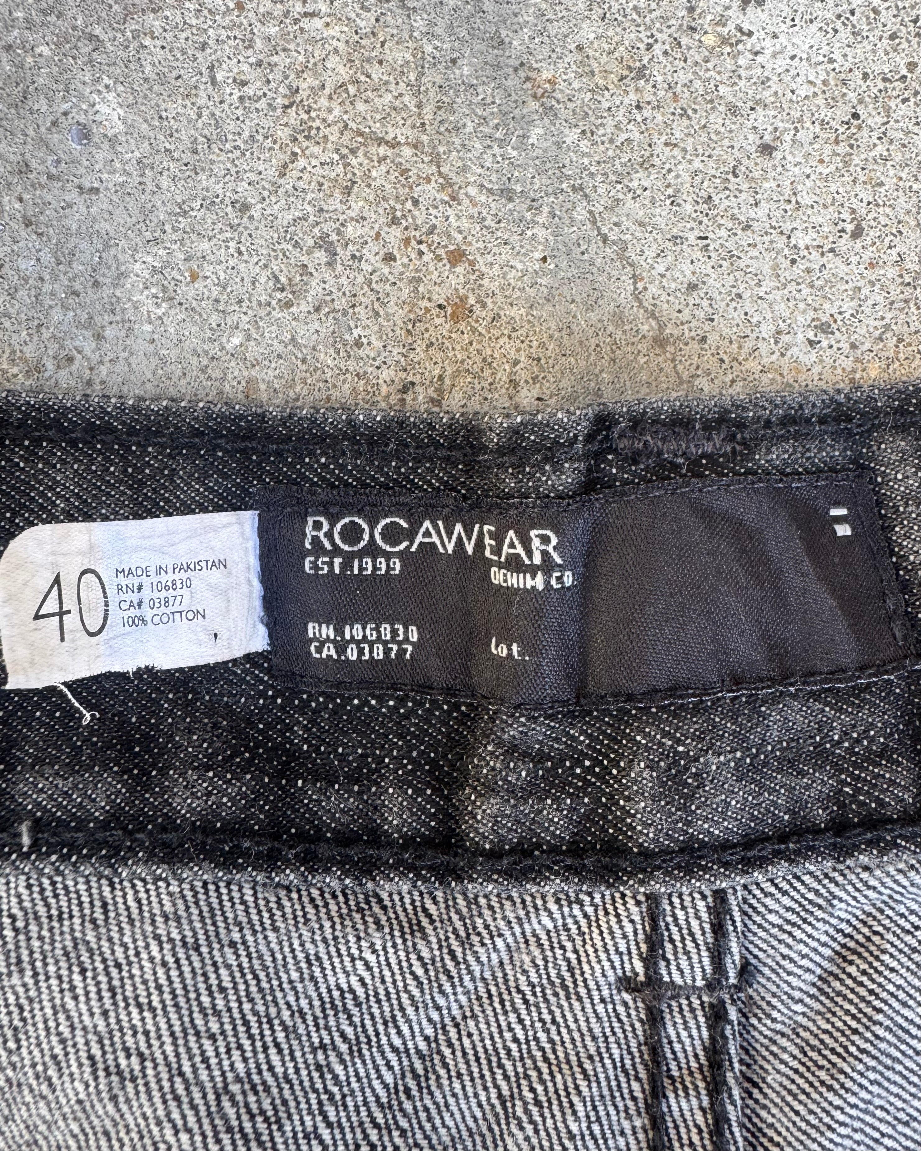 90-00’s “Rocawear”                     short denim pants