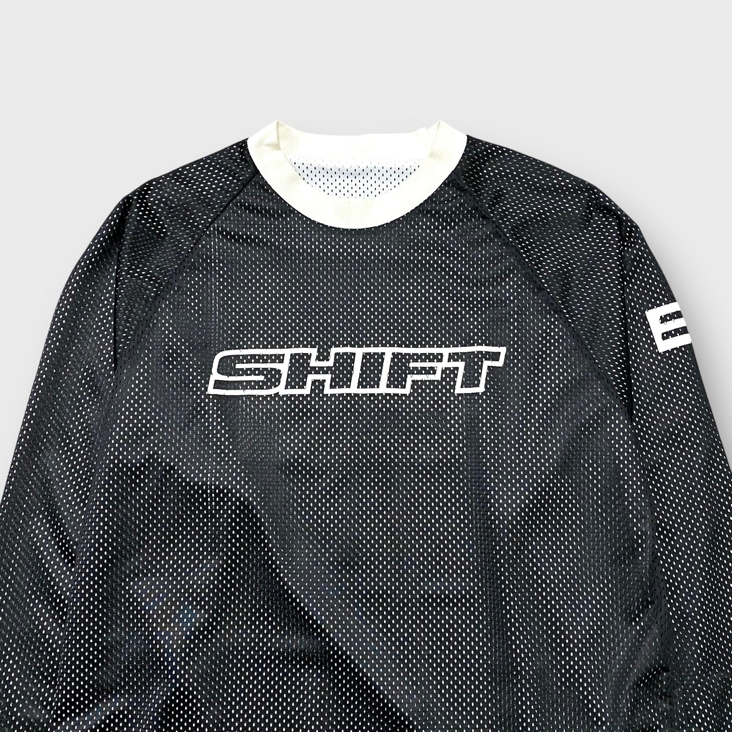 "SHIFT" Reversible mesh top