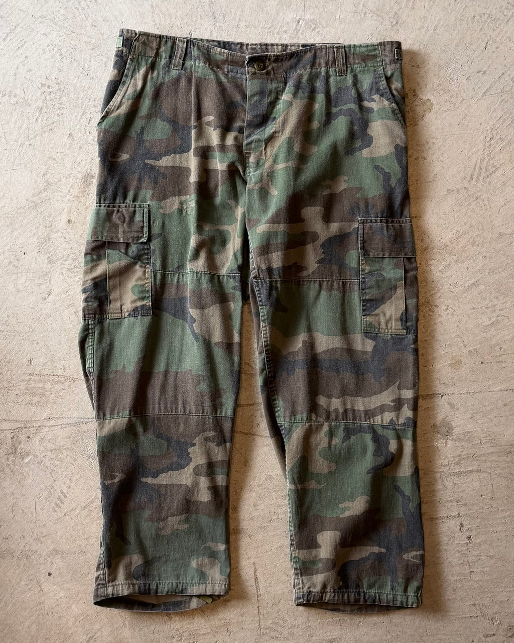 90-00’s camouflage cargo pants