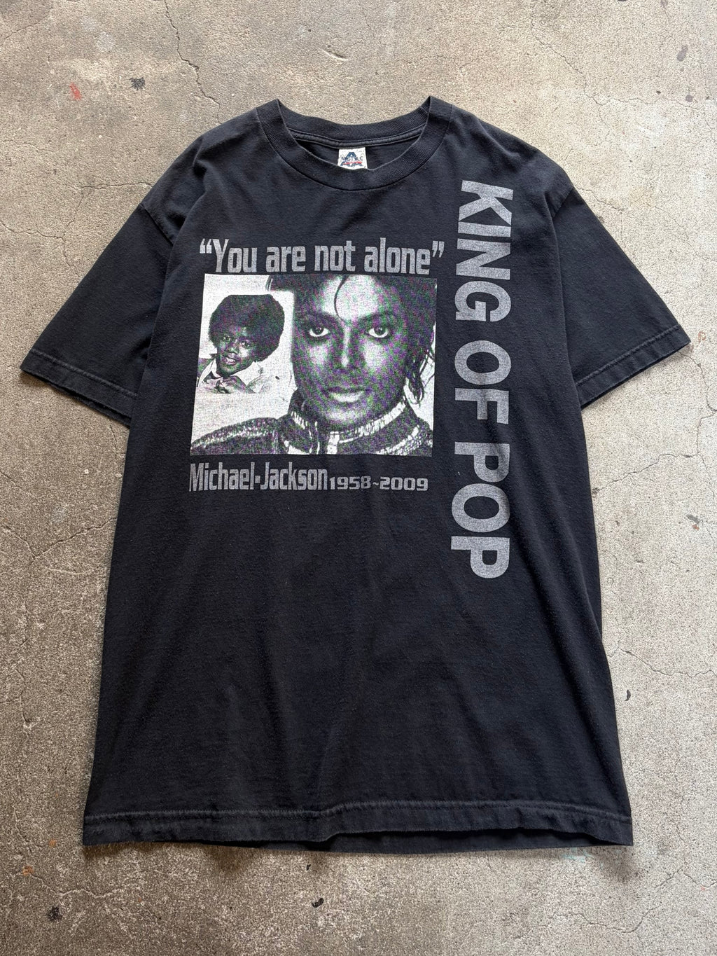 00’s Michael Jackson
“You Are Not Alone” artist t-shirt large