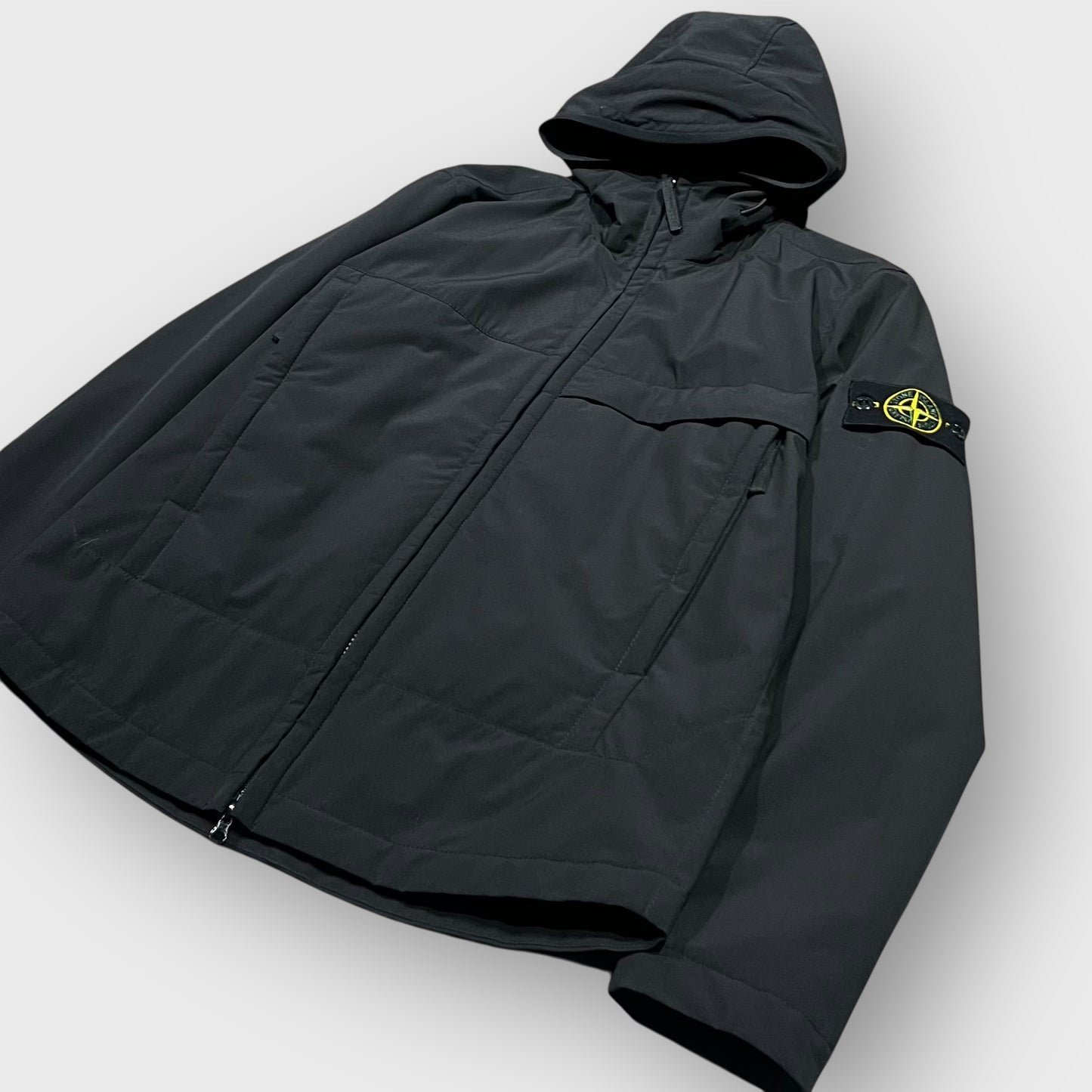 00’s “STONE ISLAND”
hooded soft shell jacket