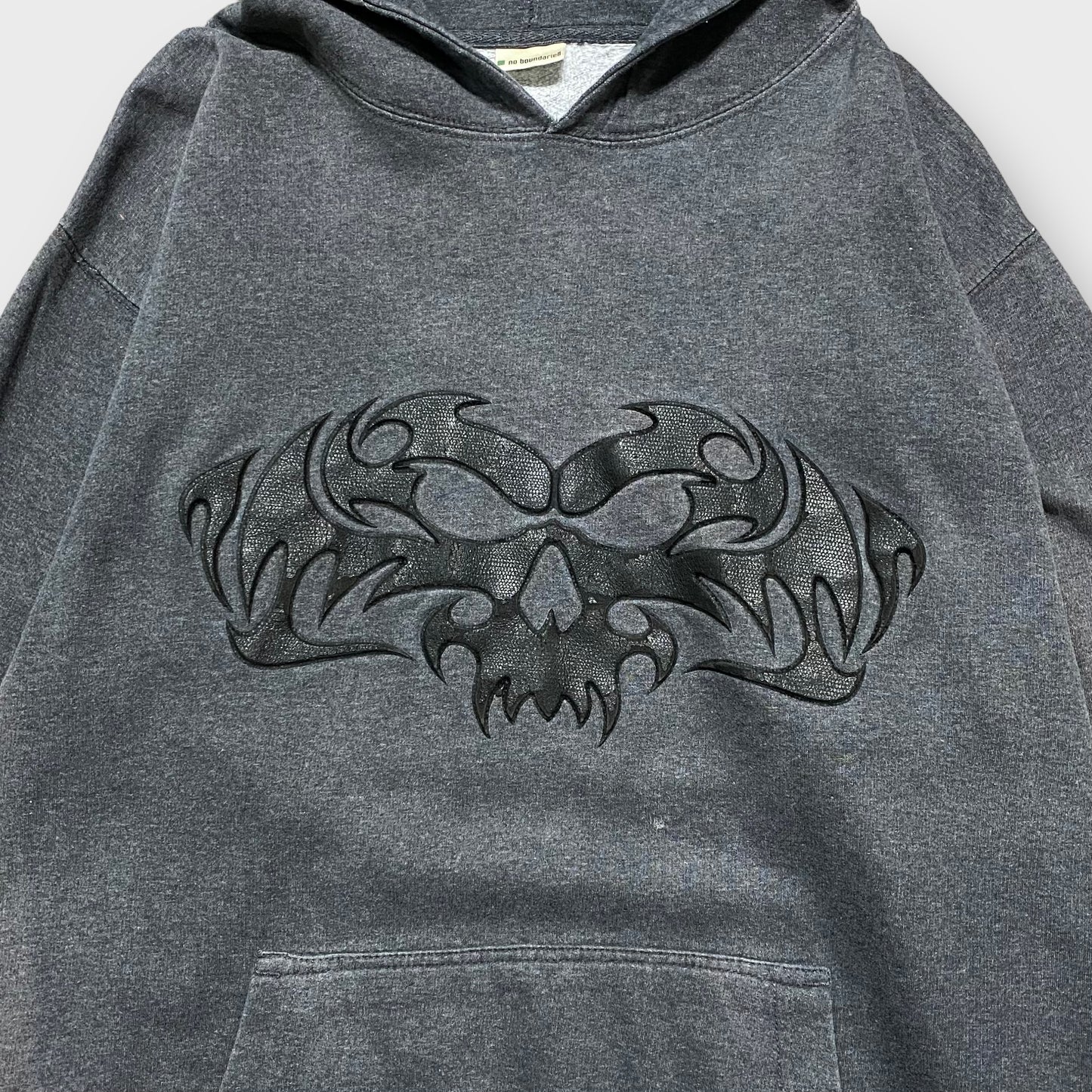 "NO BAUNDARIES" Skull design hoodie