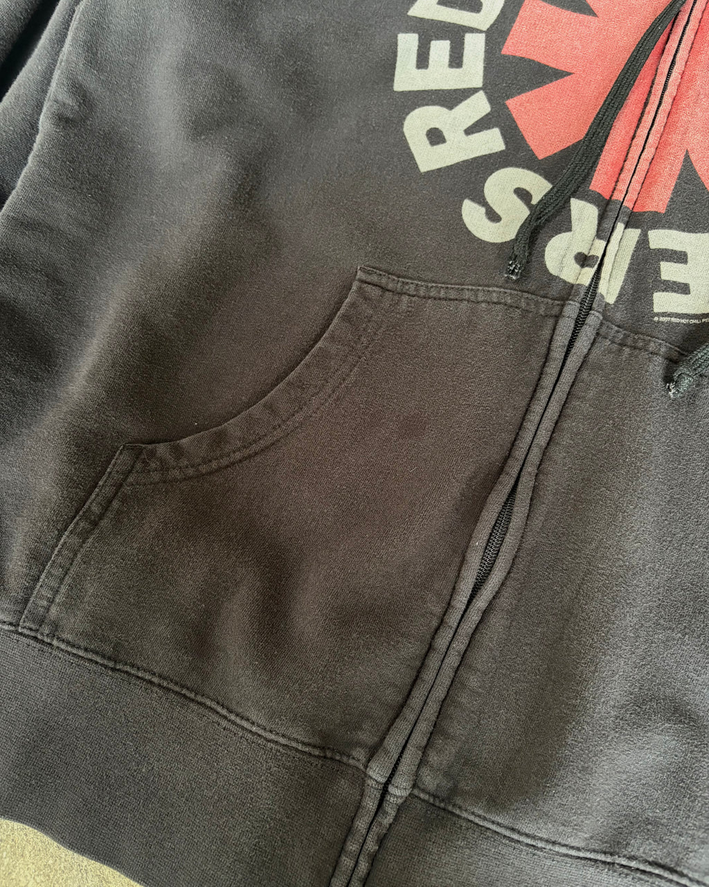 00’s “RED HOT CHILI PEPPERS”
zip up hoodie X-LARGE