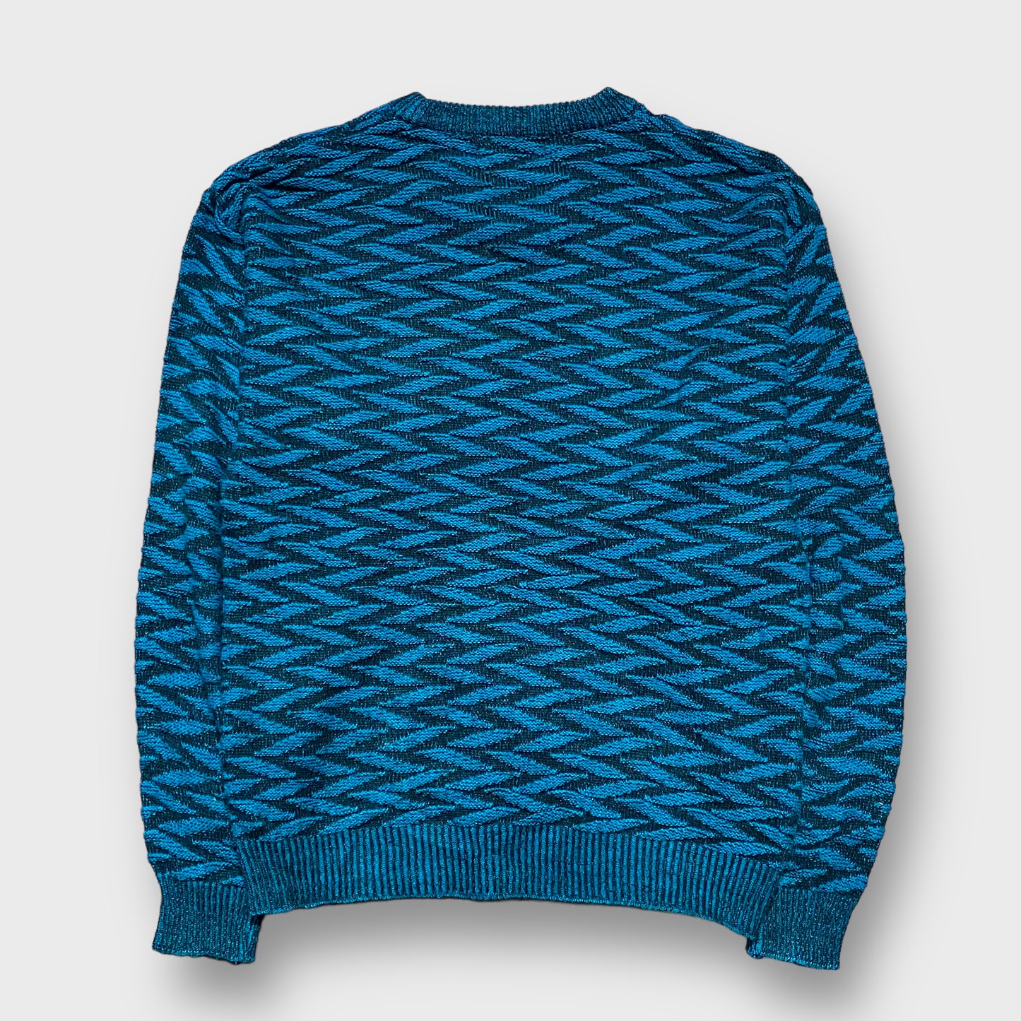 Zigzag pattern knit sweater