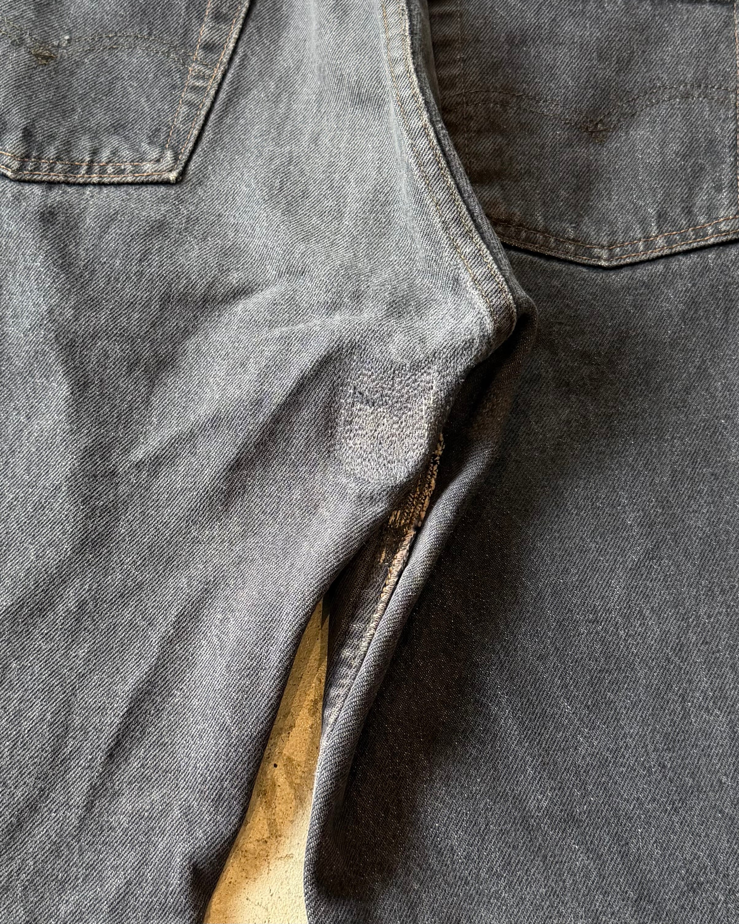90’s LEVI’S
“501” first dyed black denim