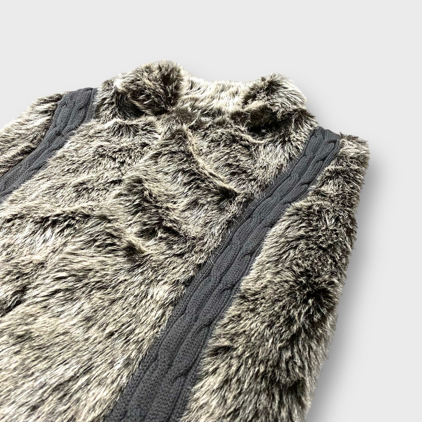 Fur switching knit vest