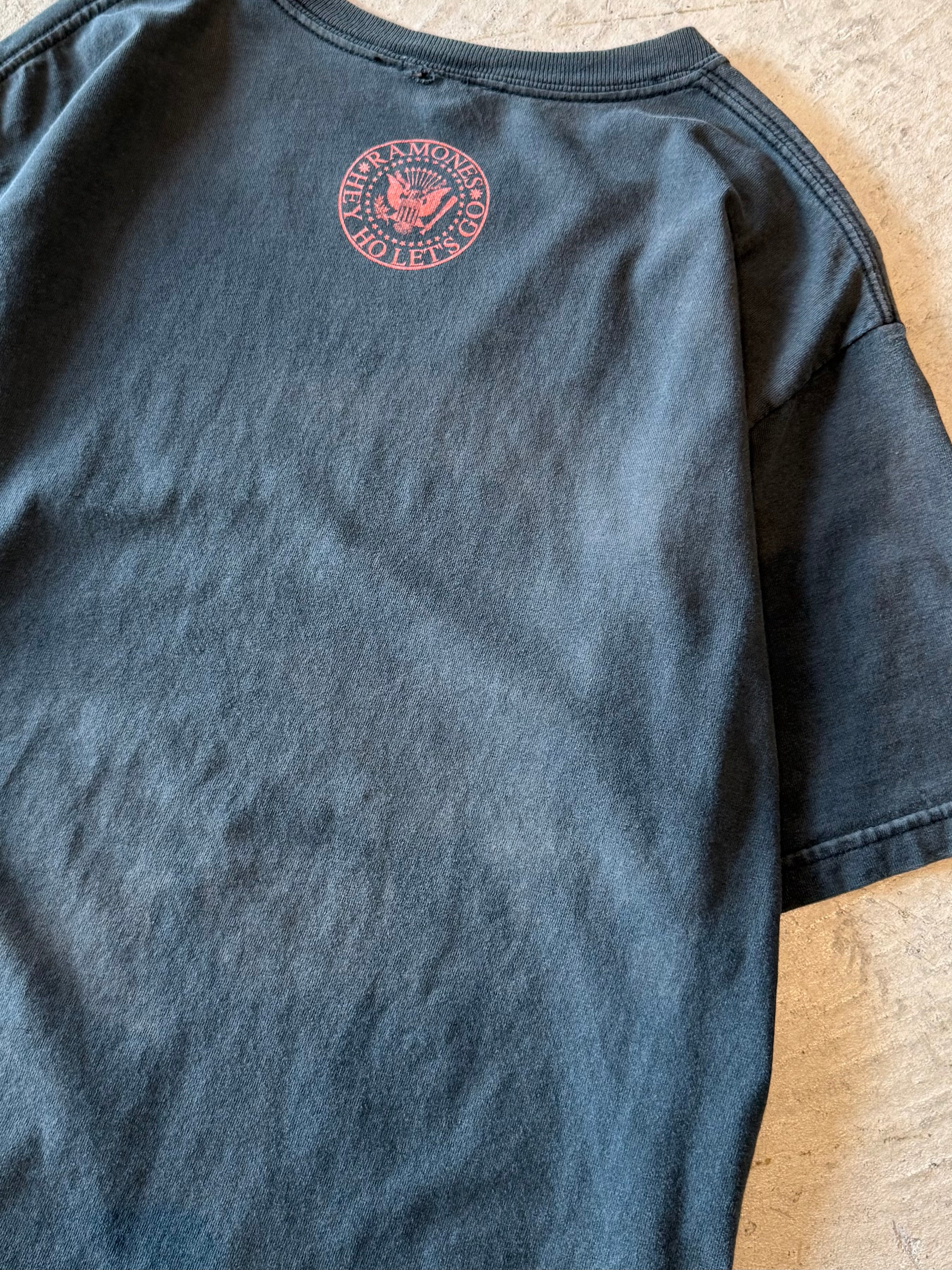 00’s “RAMONES”
band t-shirt
