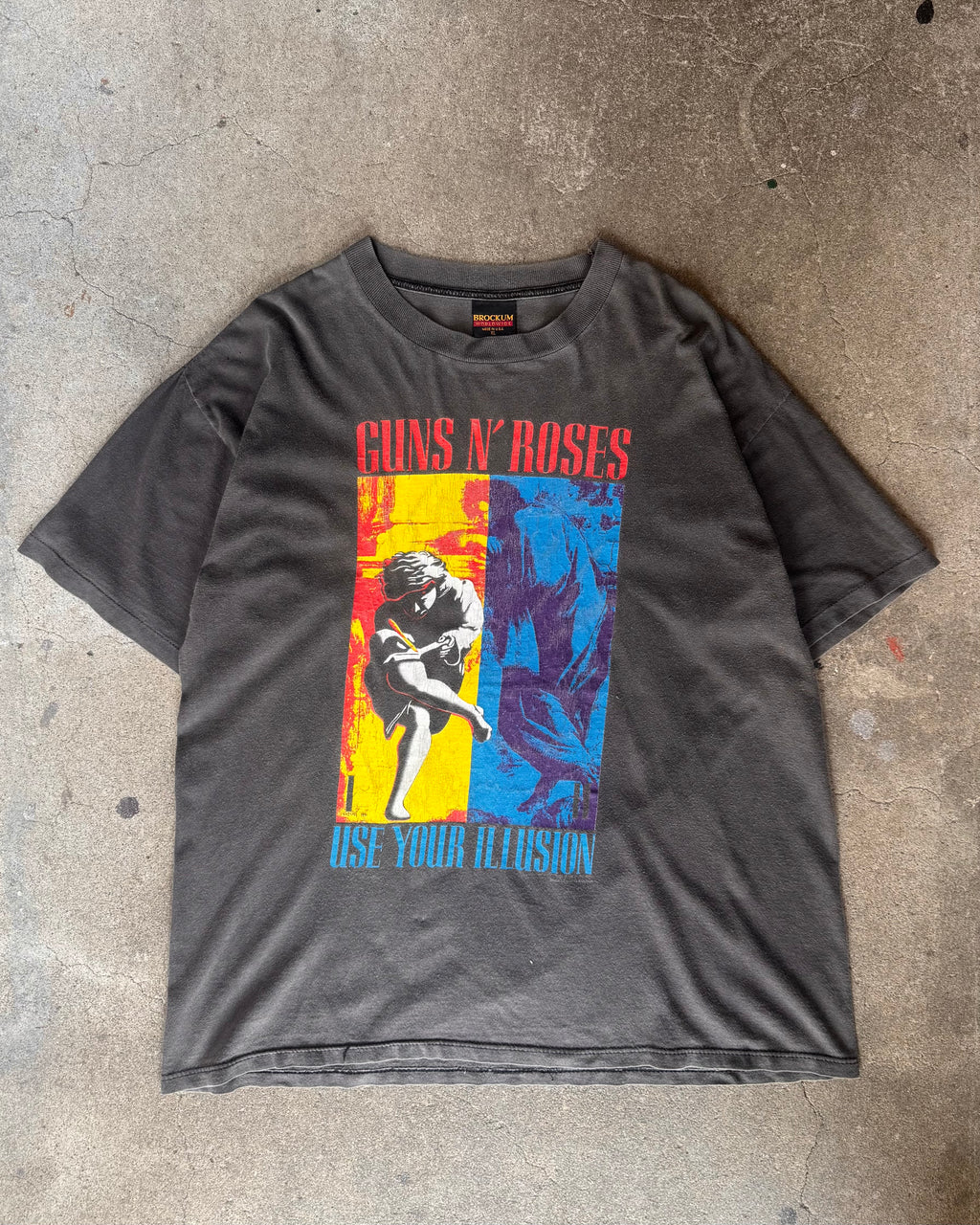 90’s GUNS N' ROSES
“Use Your Illusion” tour t-shirt X-LARGE