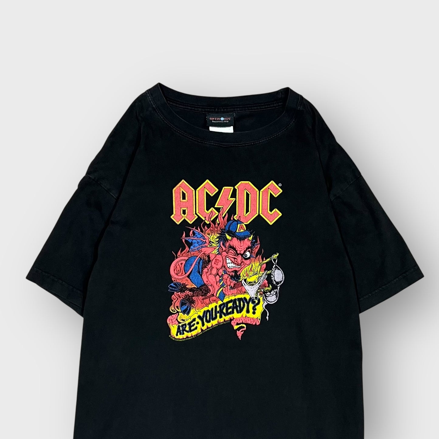 00’S “AC/DC”
band t-shirt
