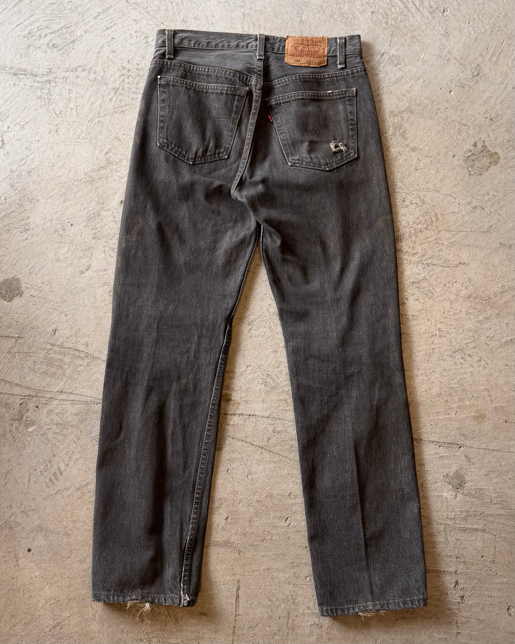 90’s LEVI’S
“501” first dyed black denim 31×30