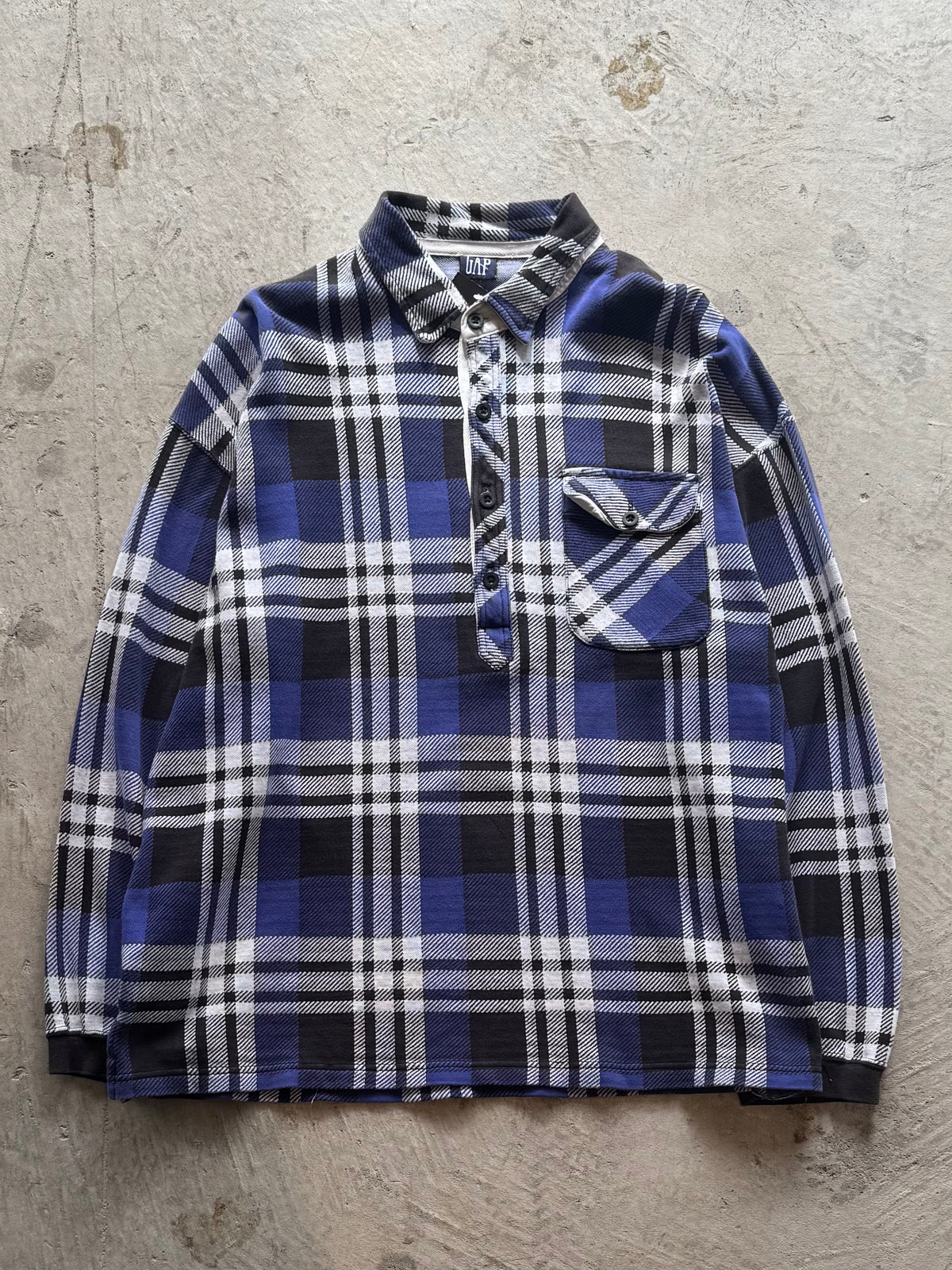 90’s “GAP”
pull-over shirt LARGE