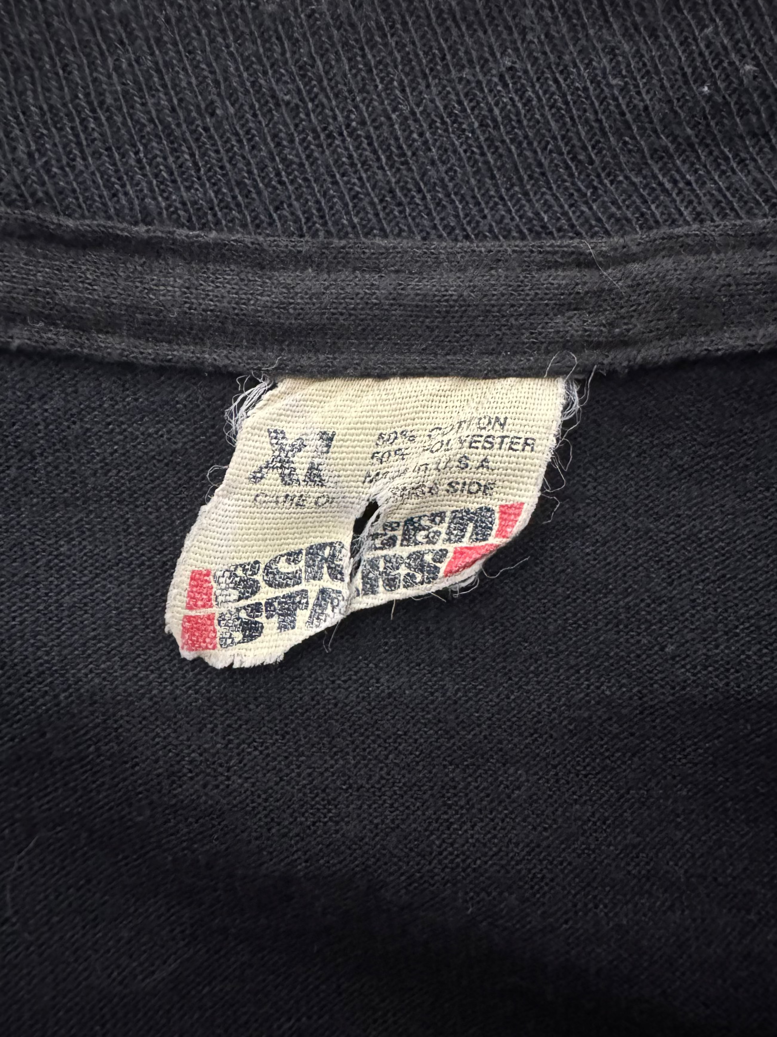 90’s Fashion Victim
“Love Never Dies” t-shirt X-LARGE